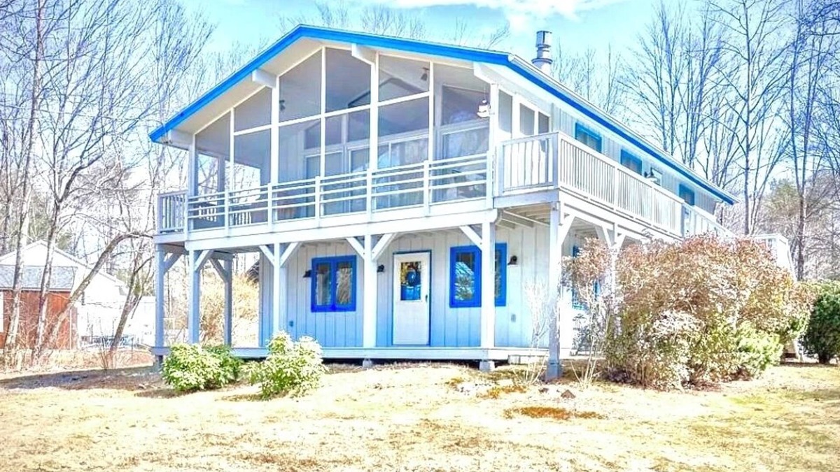 Barnstead House | Lakefront Luxury Chalet: Igloo, Beach, Kayak, Private theatre, pets!