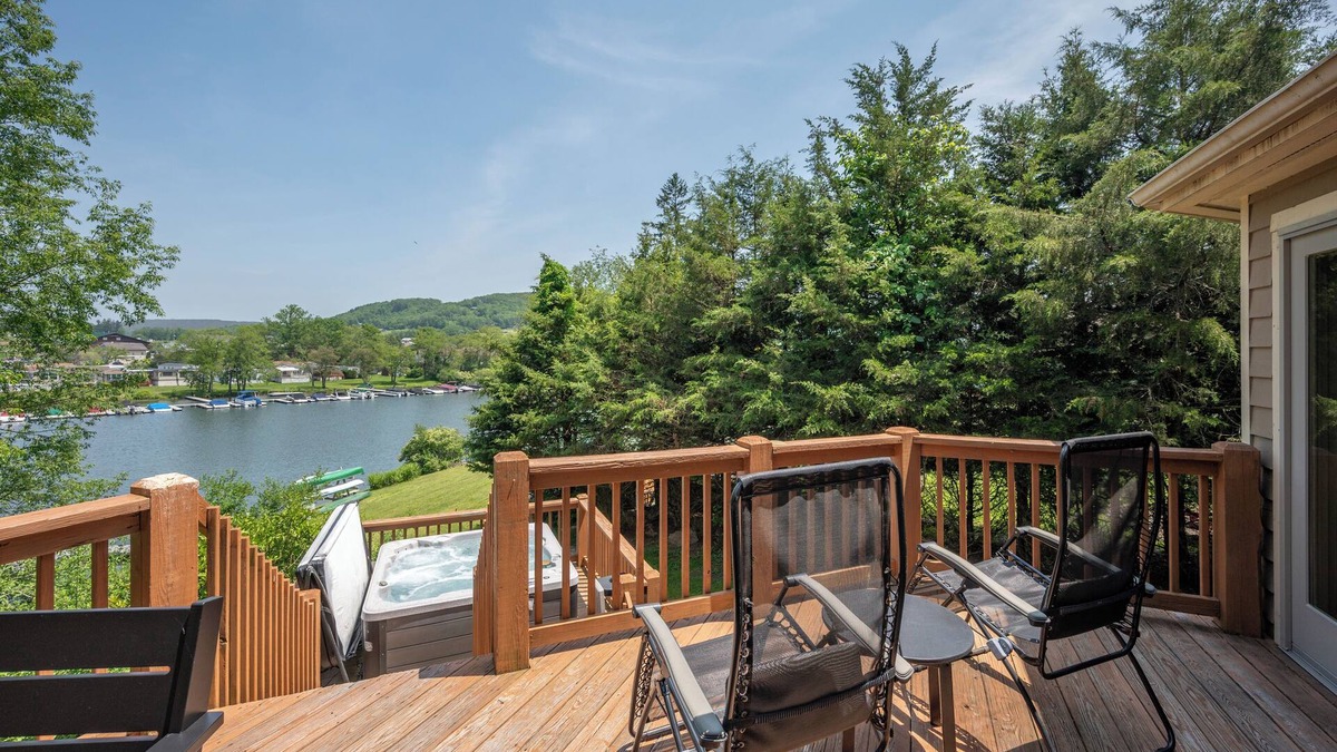 McHenry House | Lakefront Luxury Chalet w/Hot Tub & Dock