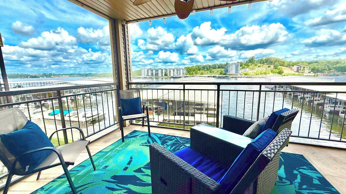 Lake Ozark Condo | Lakefront Luxury Condo at The Falls-2BD/2BA/Grill/Pool-7PP