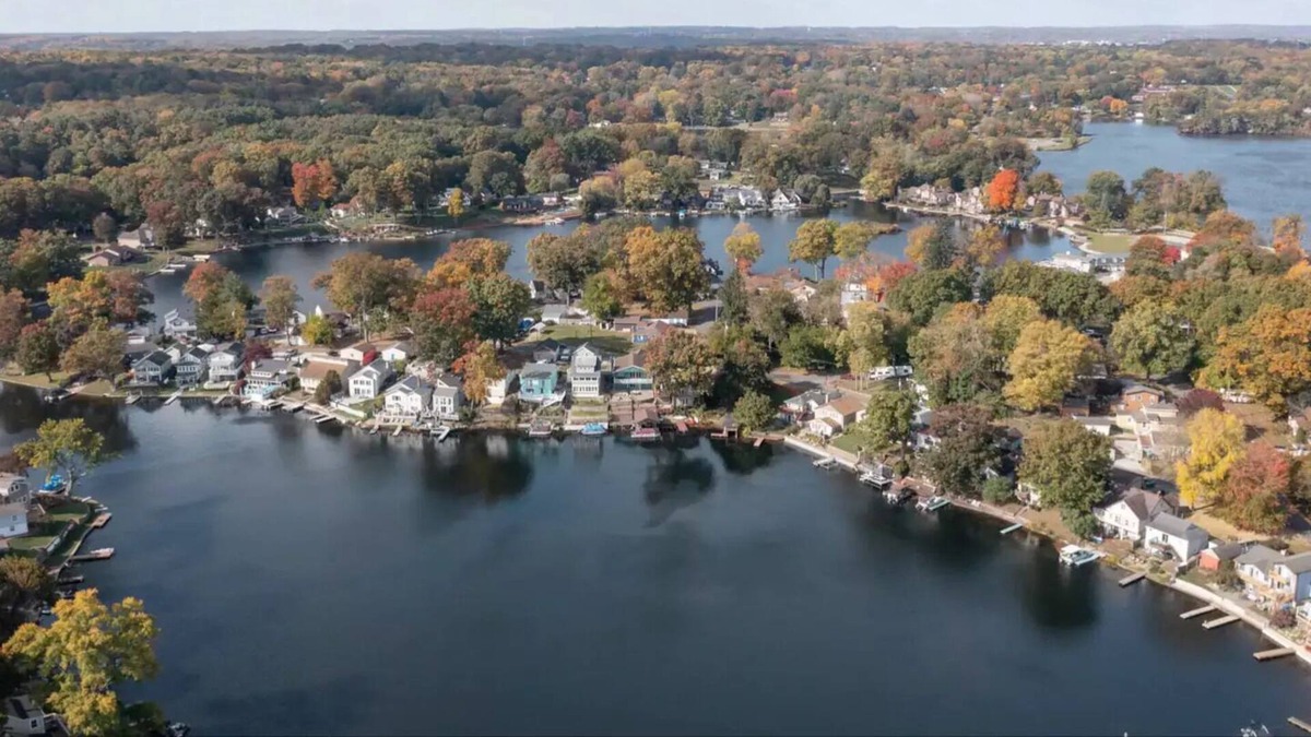 Portage Lakes House | Lakefront Luxury - Fully Updated Home with 4 Beds