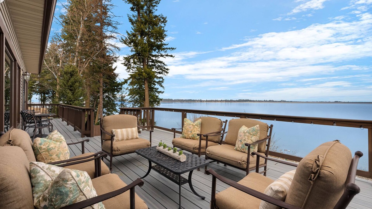 Sandpoint House | Lakefront Luxury, your own private beach & dock and close to Sandpoint