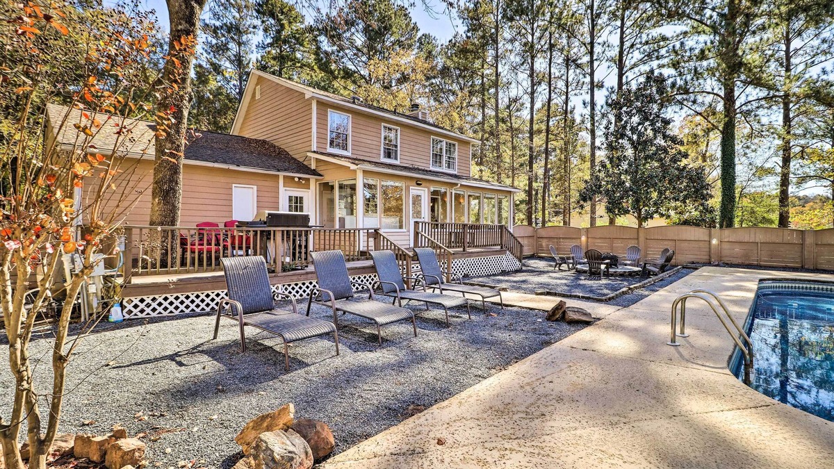 Macon House | Lakefront Macon Home w/Pool, Dock & Fishing!