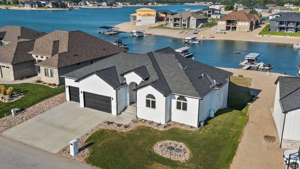 Ashland House | Lakefront Mansion!Close to SAC&Mahoney State Park!