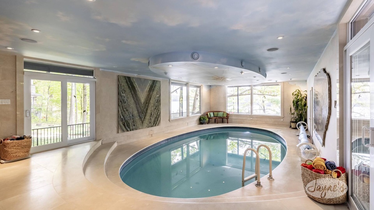 Huntsville Cottage | Lakefront Masterpiece in the Heart of Huntsville - Indoor pool too!