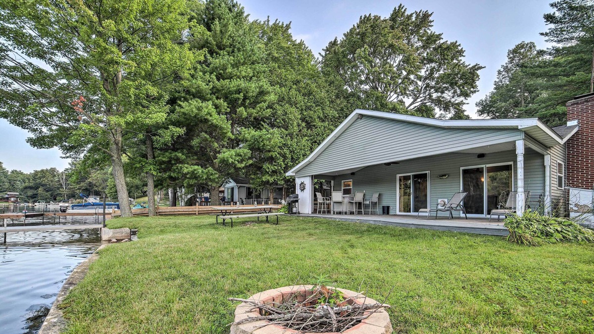 Mecosta Cottage | Lakefront Mecosta Cottage: Dock, Beach Access