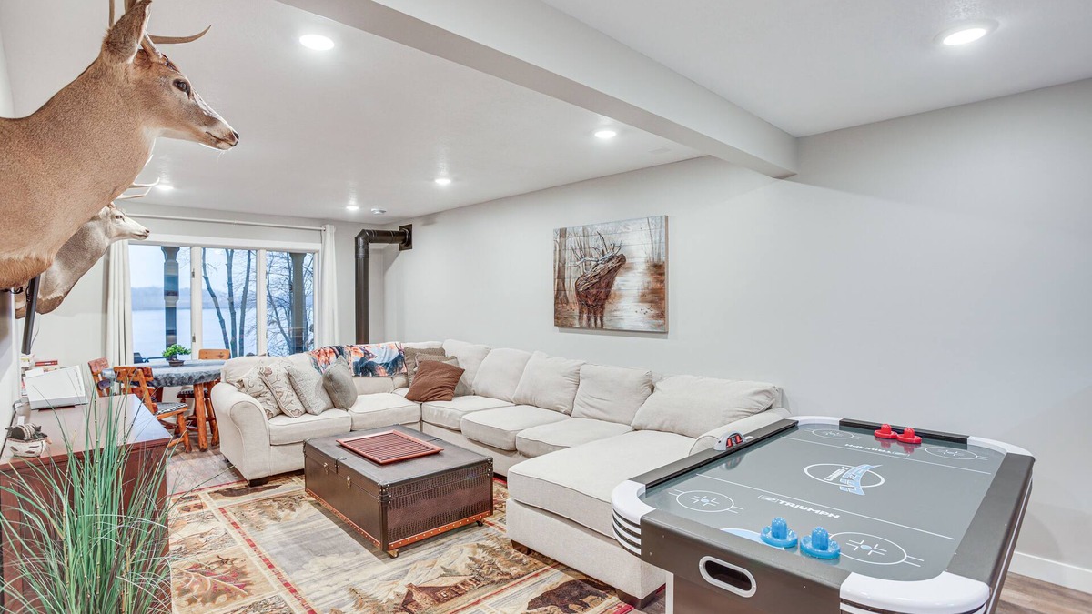 Annandale House | Lakefront Minnesota Vacation Rental w/Dock