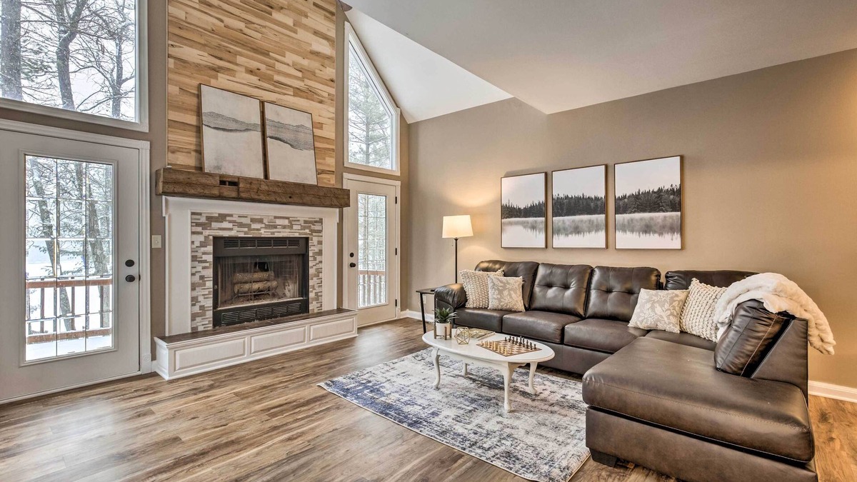 Minocqua House | Lakefront Minocqua Getaway: Dock, Game Room!