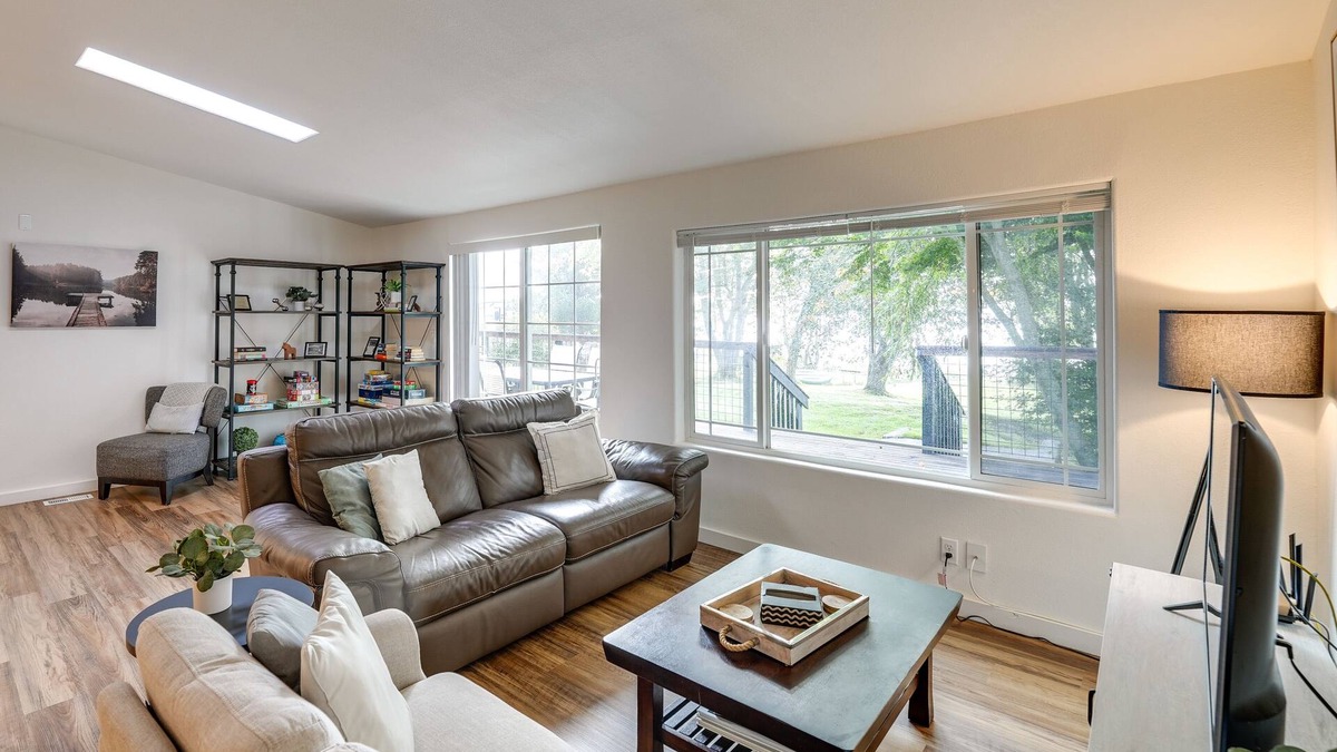 Clear Lake House | Lakefront Mount Vernon Home w/Private Dock!