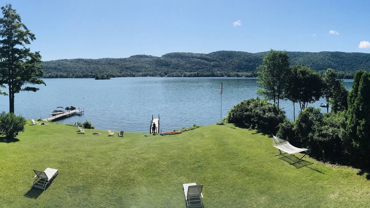 North Lake George Cottage | Lakefront Multifamily Retreat