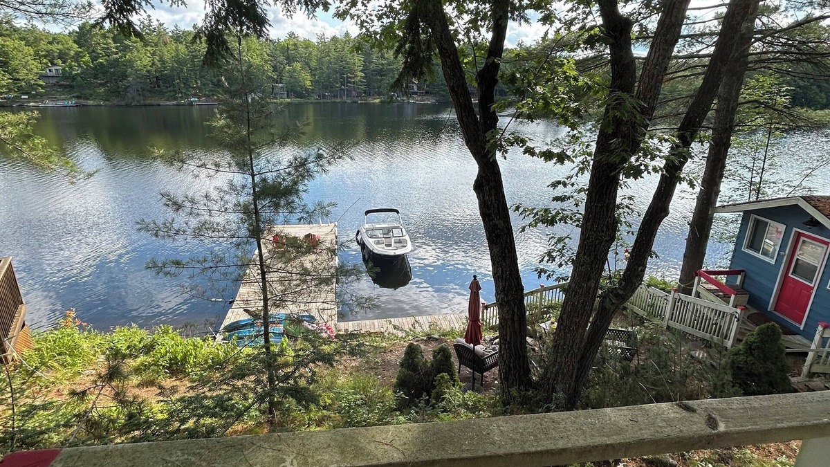 Gravenhurst House | Lakefront Muskoka Retreat w/Sauna Fire Pit Dock