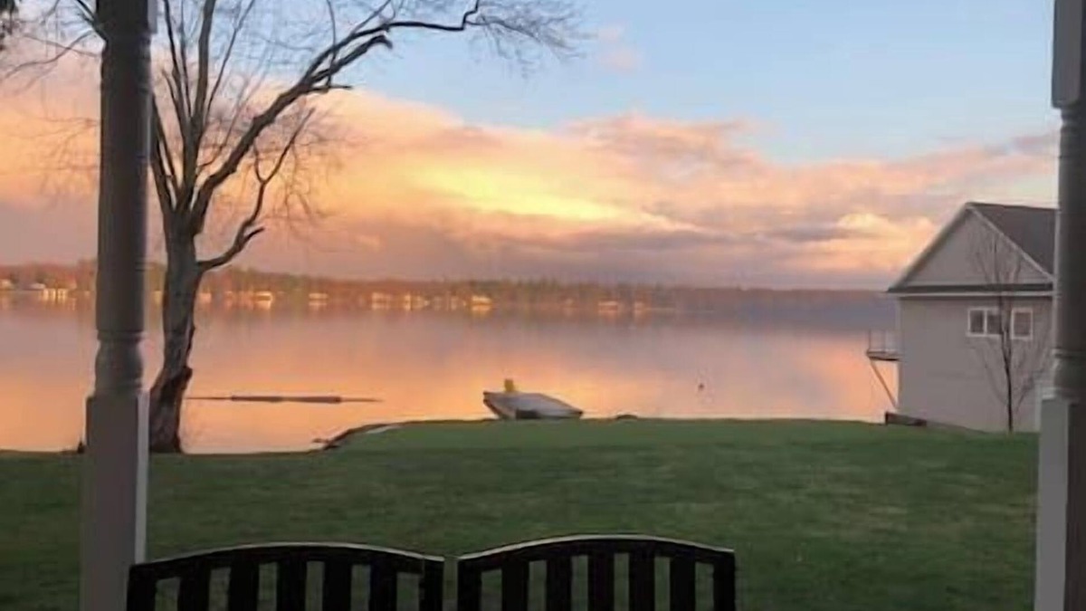 Port Stanton Hotel | lakefront nature lodge room pet friendly #9