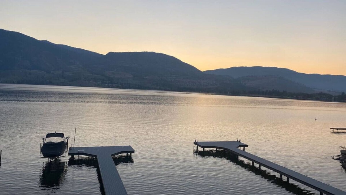 Okanagan-Similkameen Condo | Lakefront Nest Beach House Suite