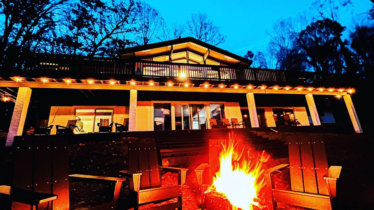 Cadiz House | Lakefront Oasis 7 BR/Dock/Hot Tub/Fire Pit/Game Rm