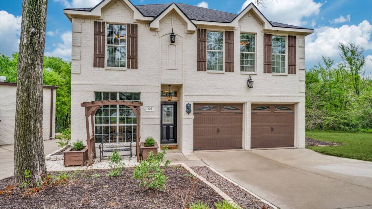 Little Elm House | Lakefront Oasis: Public Beach, Fishing Cove &Views