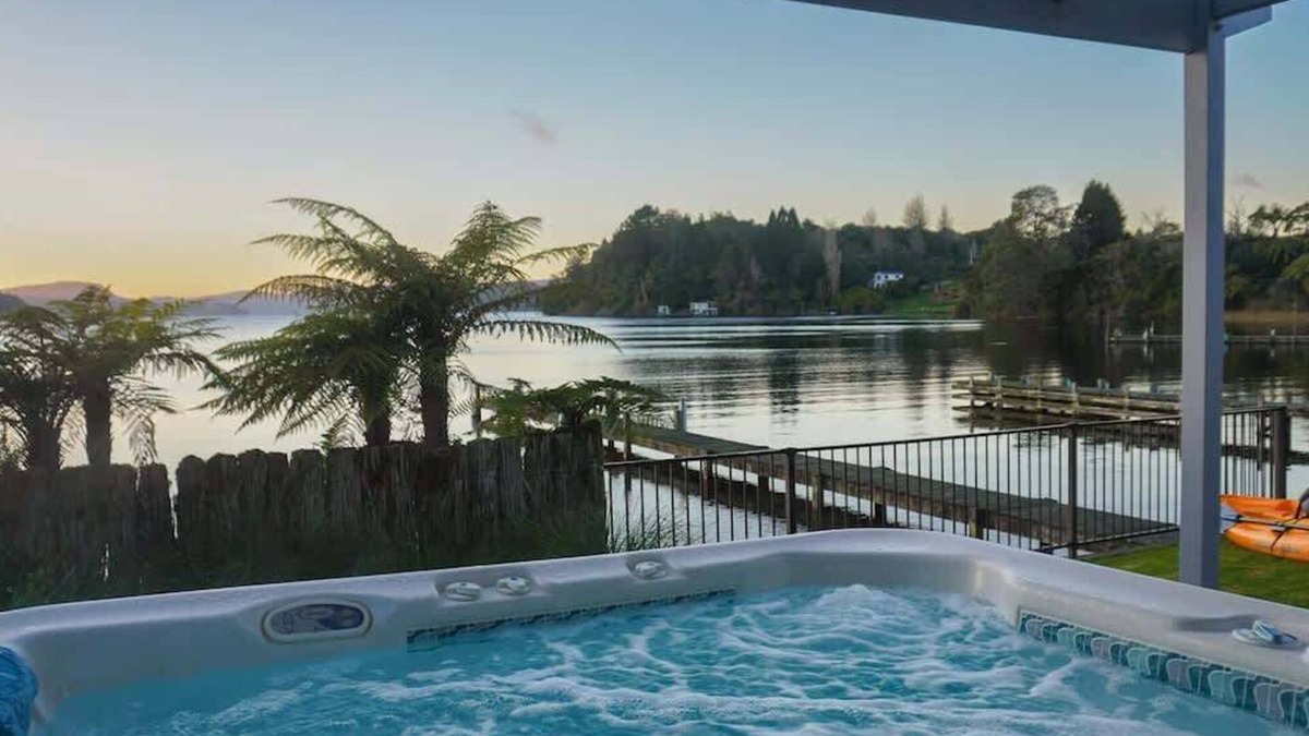 Okere Falls House | Lakefront Oasis | Spa Pool, Kayaks + Amazing Views