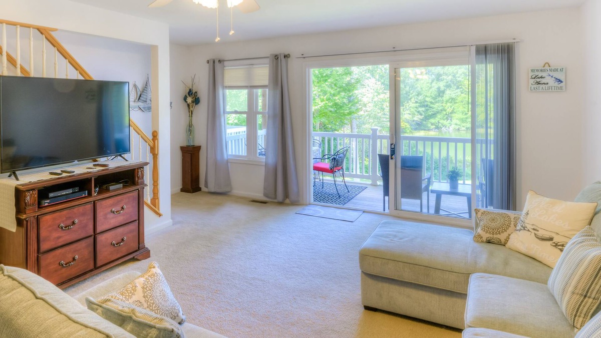 Mineral House | Lakefront oasis w/ beach access, two balconies & gas grill