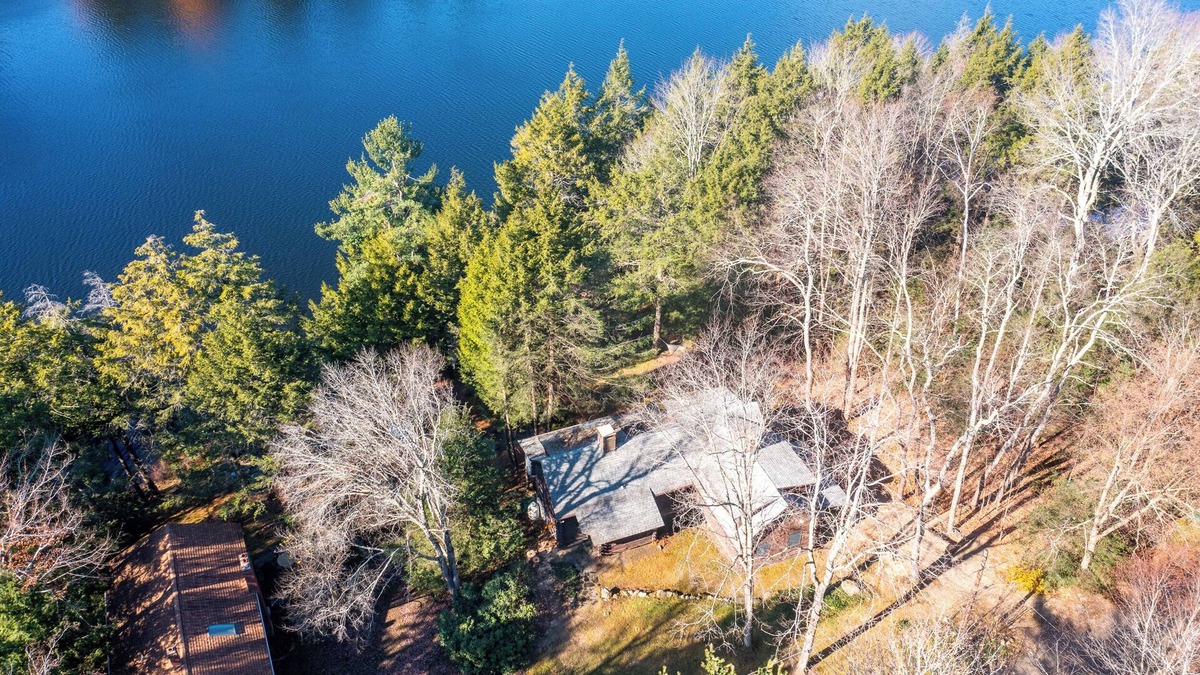 Williamsburg House | LAKEFRONT OASIS w/sauna + gym