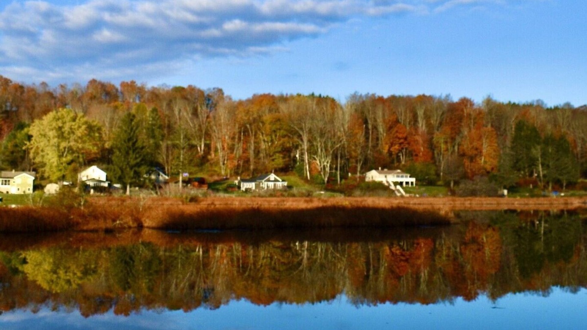 Kingsley House | Lakefront offers privacy, year around fishing and nearby skiing at Elk Mountain!