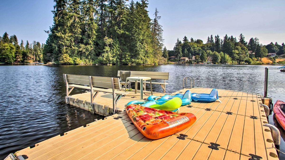 Lacey House | Lakefront Olympia Home w/ Private Dock + Views!