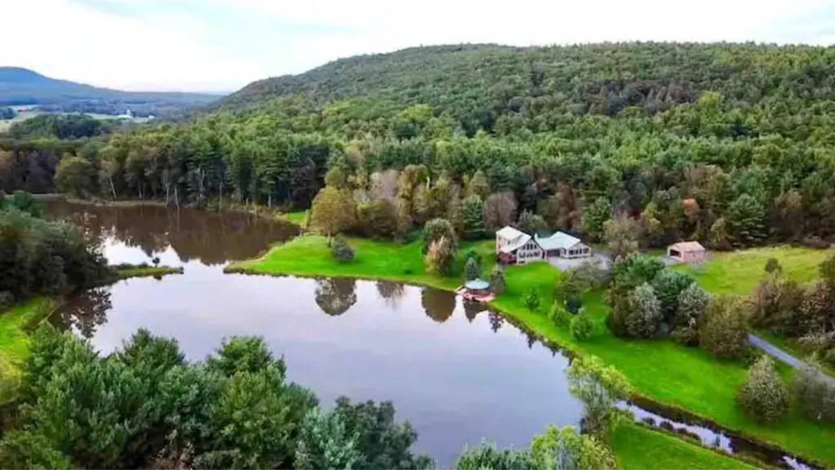 Clarksville House | Lakefront on 150 acres, 6BR, fireplace, fire pit, WiFi, Pets welcome!