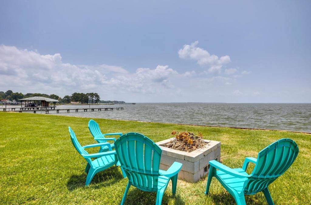 Onalaska House | Lakefront Onalaska Home with Screened-In Porch!