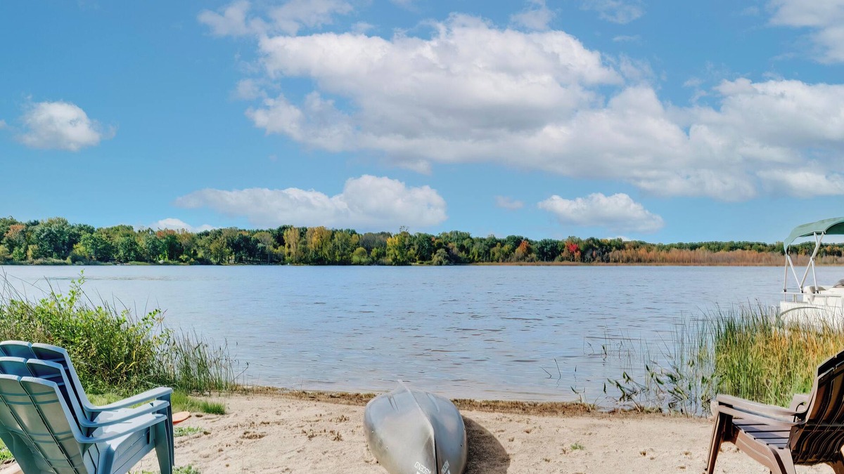 Lake Orion House | Lakefront Orion Twp. Home w/Fire Pit & Kayak!