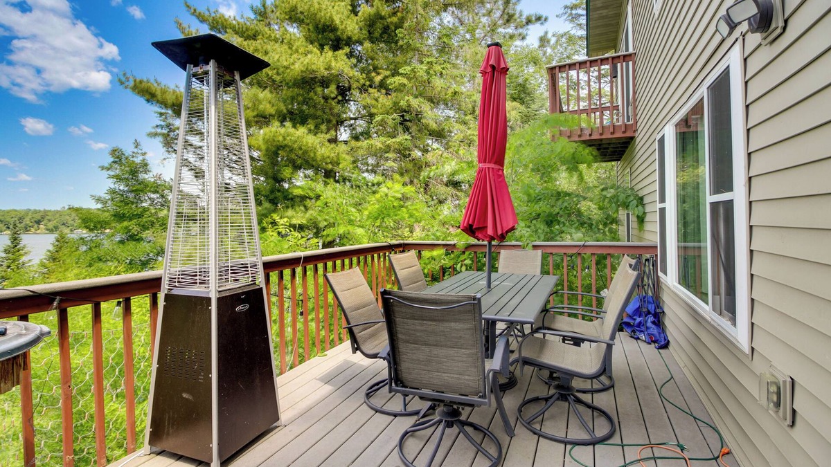 Outing Cabin | Lakefront Outing Home: Private Dock + Volleyball!