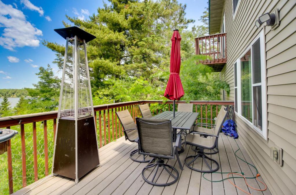 Outing House | Lakefront Outing Home Private Dock and Volleyball!