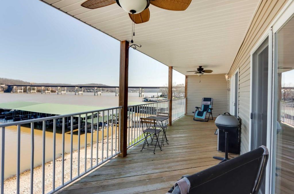 Camdenton Apartment | Lakefront Ozark Condo with Spacious Balcony!