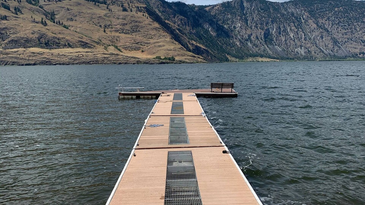 Okanogan County House | Lakefront Palmer Lake Cabin W/large deck, private dock, and an amazing view!