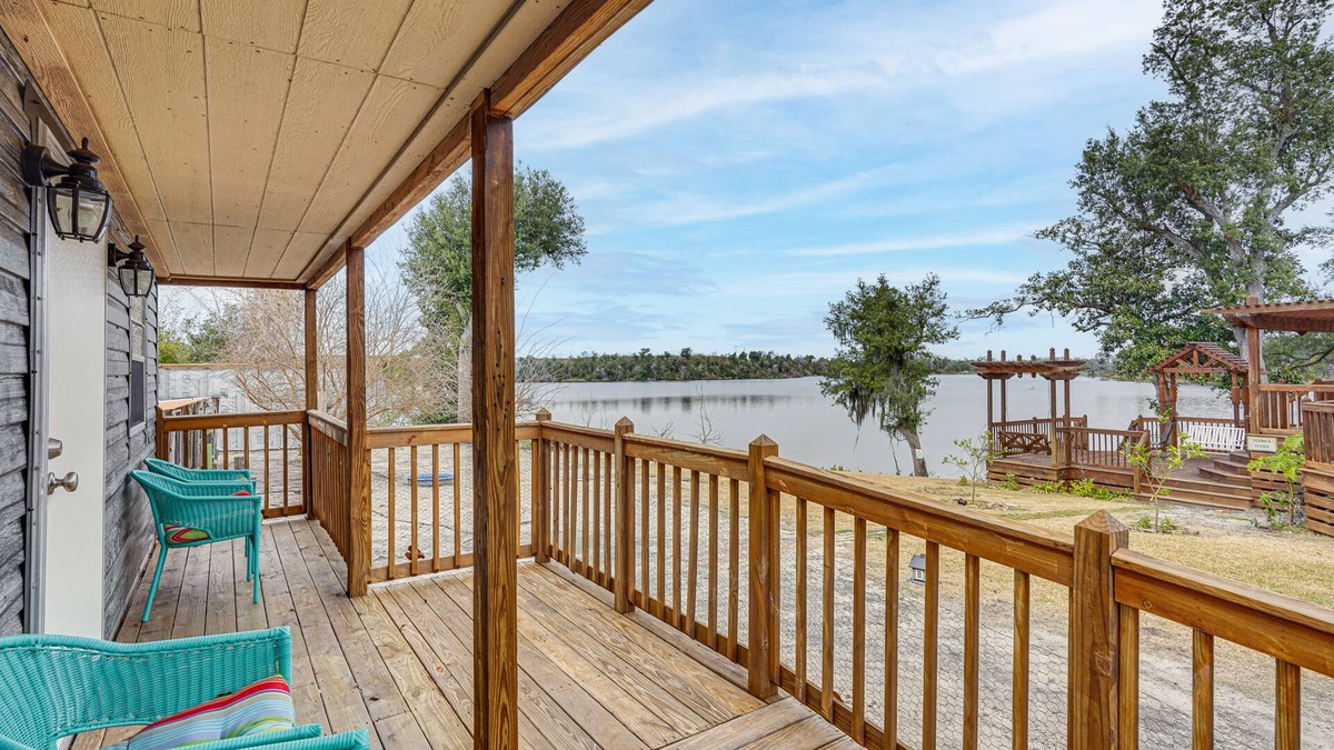 Parker Apartment | Lakefront Panama City Studio w/Hot Tub Access