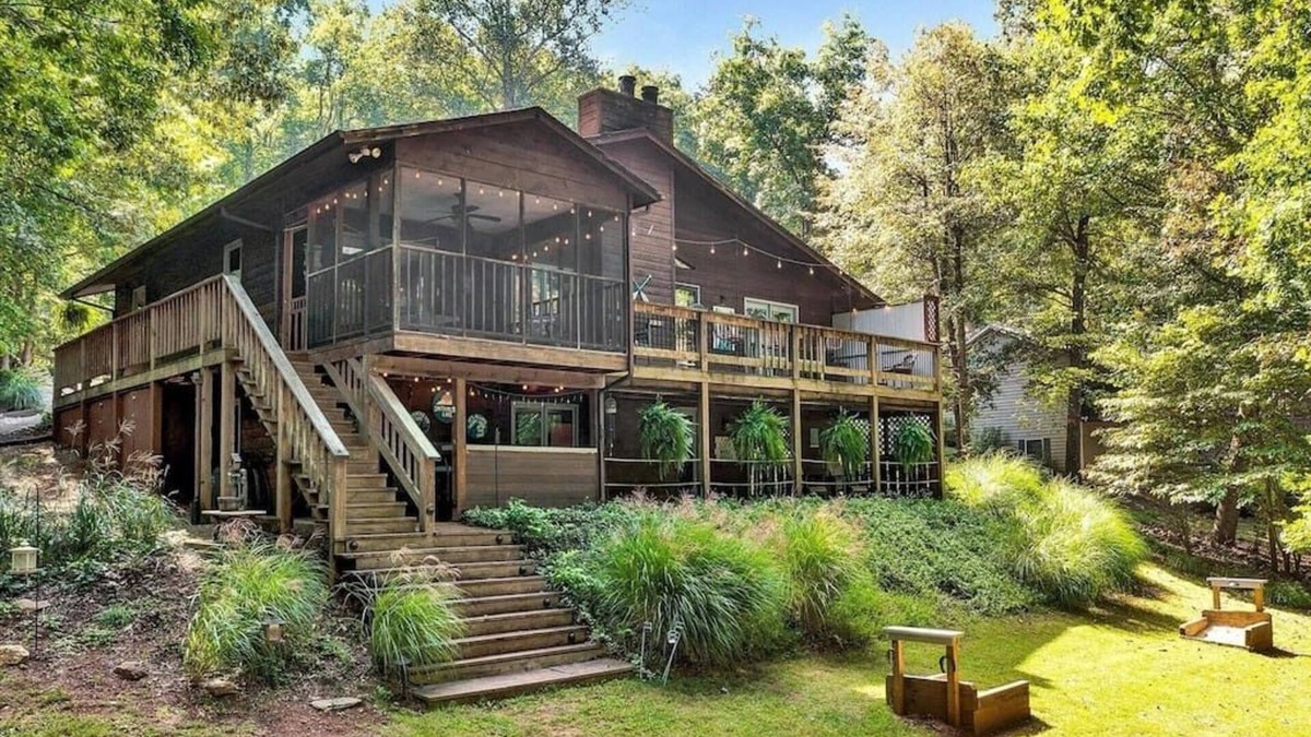 Goodview House | Lakefront Paradise - Hot Tub, Game Rm, Kayaks, Dock