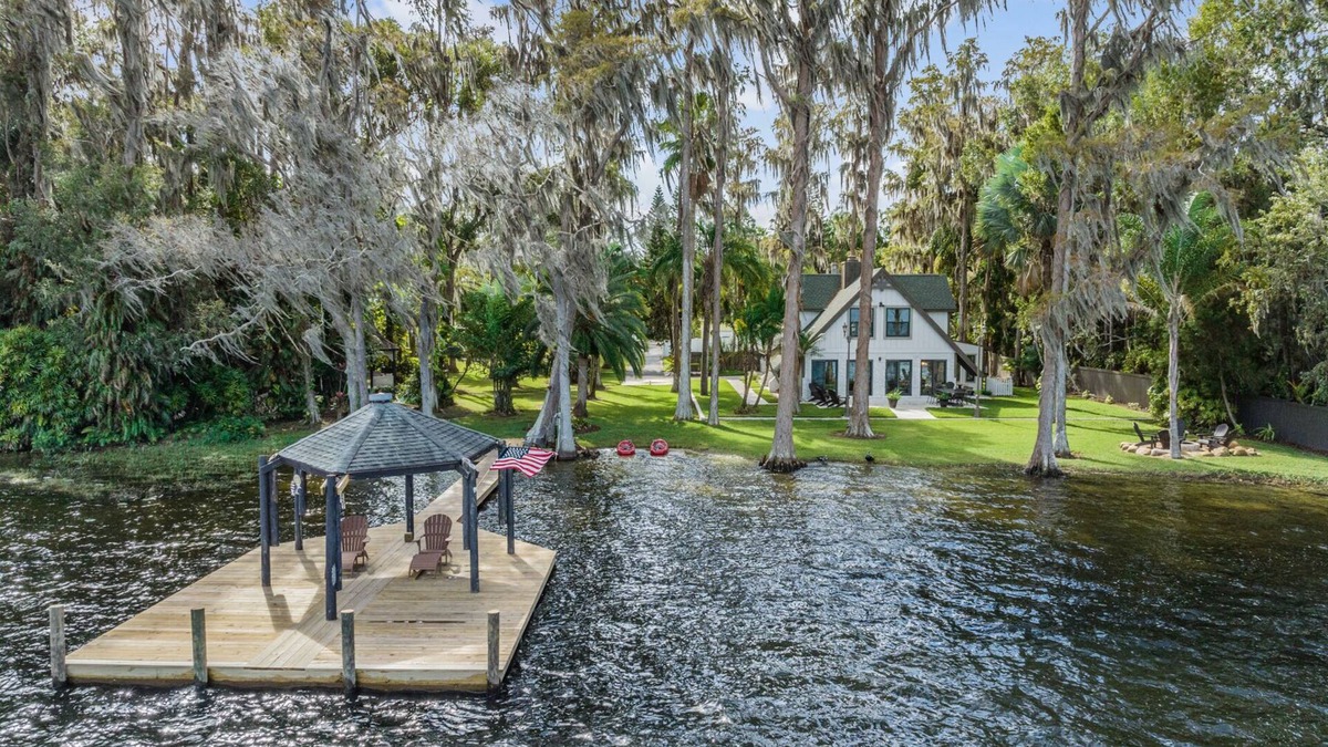 Land O' Lakes House | Lakefront Paradise Seasonal Getaway