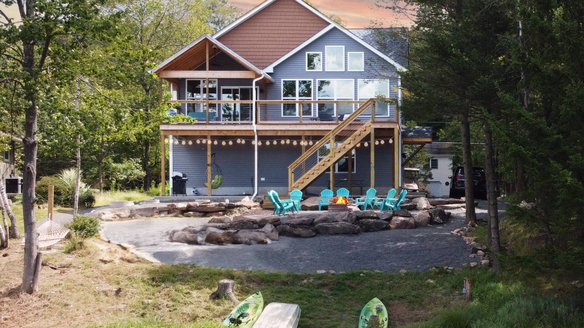 Pocono Lake Cabin | Lakefront Paradise - Luxury 5-Bedroom Home in the Poconos, Sleeps 10!