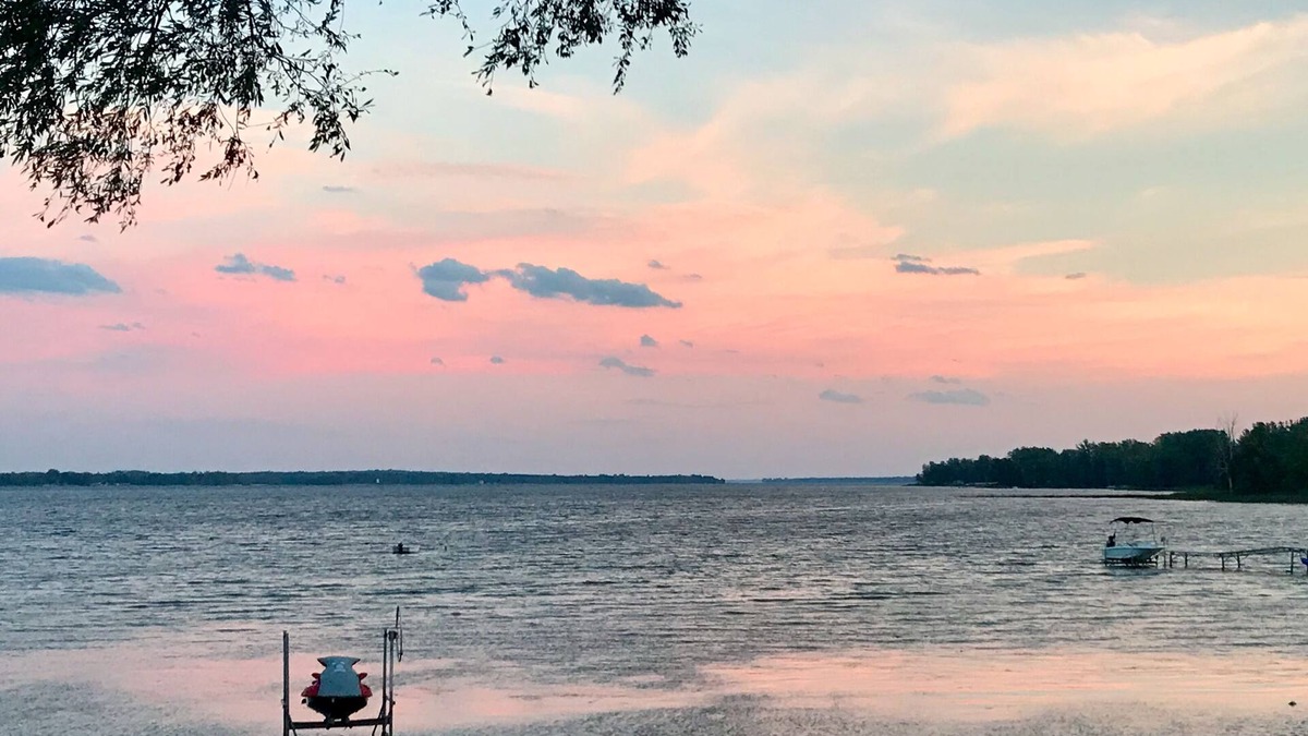 Chazy House | Lakefront Paradise w/beach,dock,kayaks,fun,peace