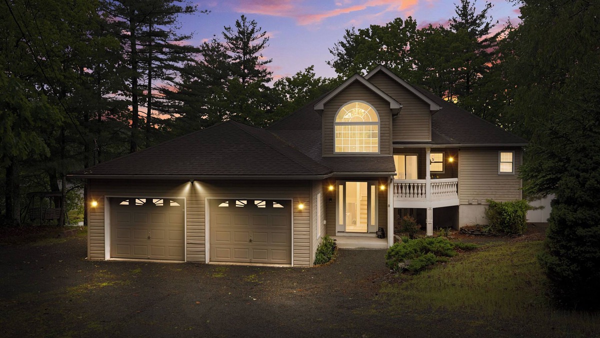 Rowland House | Lakefront Paradise with Private Dock, Soaking Tub & Eagle Views