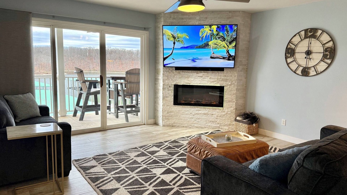 Osage Beach Condo | Lakefront Parkview Bay Condo/Amazing Views/Boat Slip