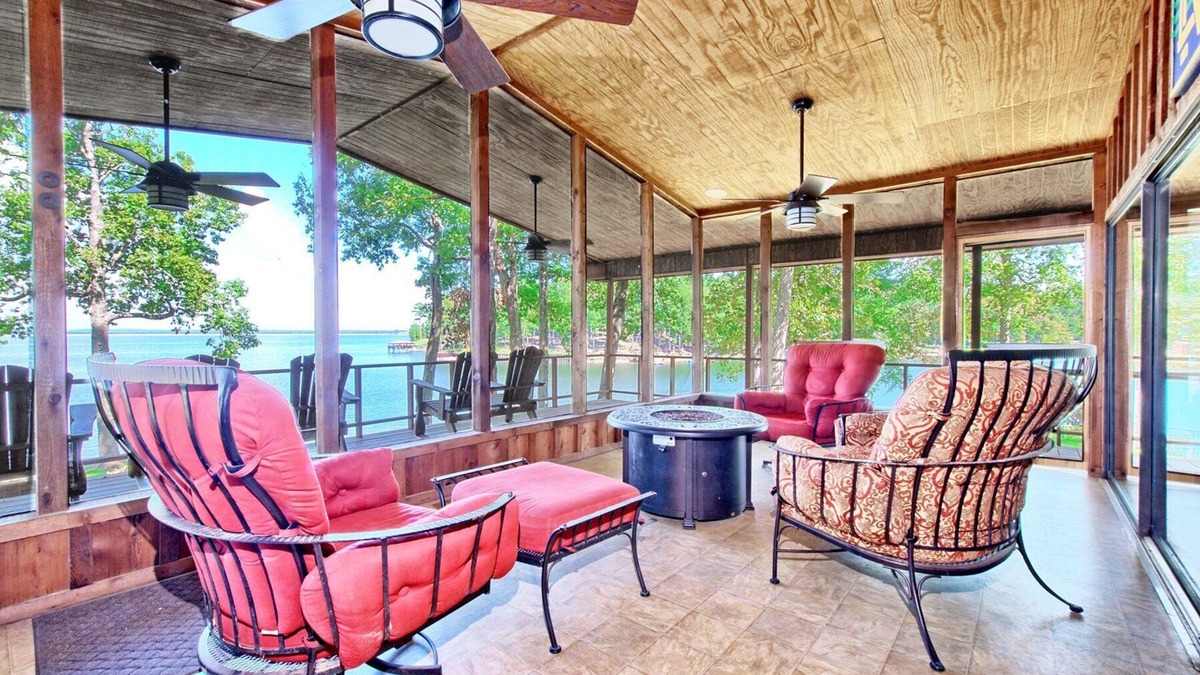 South Toledo Bend Cabin | Lakefront, pet friendly, cabin with spectacular views on South Toledo Bend.