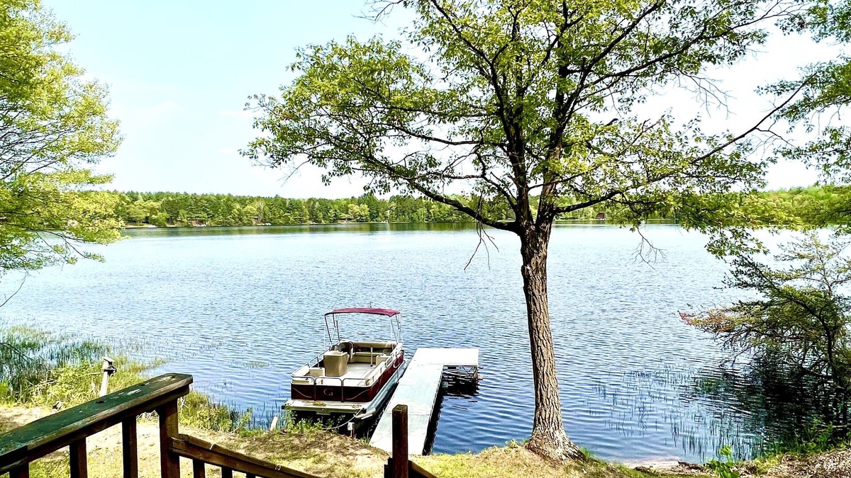 Spooner Cabin | Lakefront! Pine Cone Cottage on Lake McKinley NEW