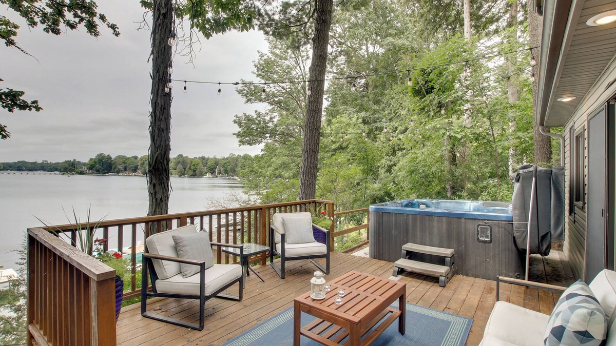 Plymouth Cottage | Lakefront Plymouth Cottage w/Private Hot Tub