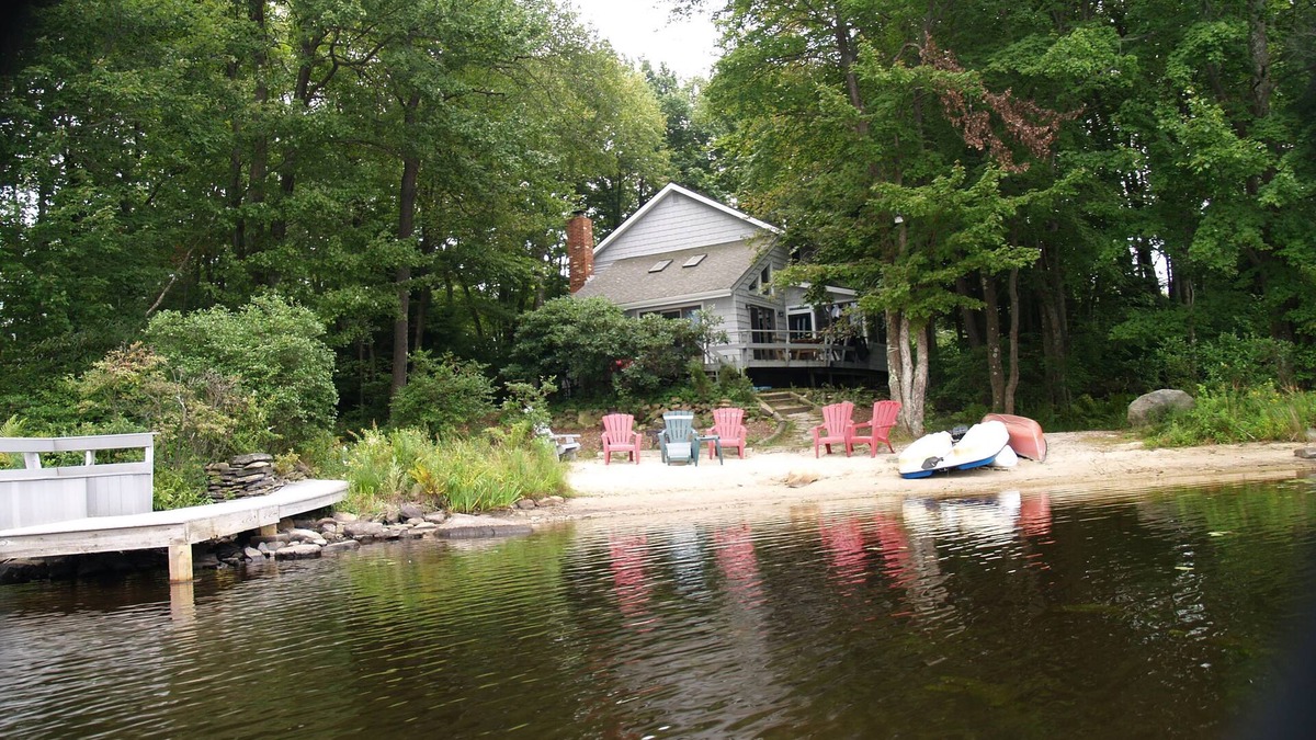 Gouldsboro House | Lakefront Pocono Retreat/Family & Pet Friendly/canoes/kayak/row boat/Fire pit!