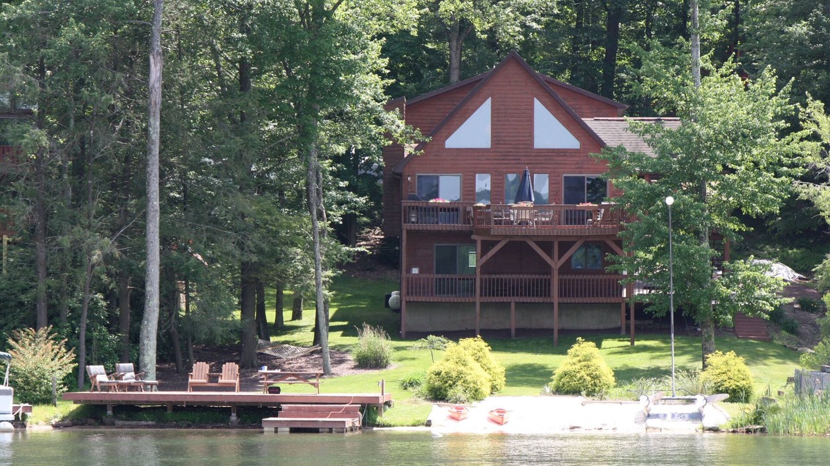 Drums Ski Chalet | Lakefront, pontoon boat, hot tub ,Game Room, Fire pit, huge deck, kayaks