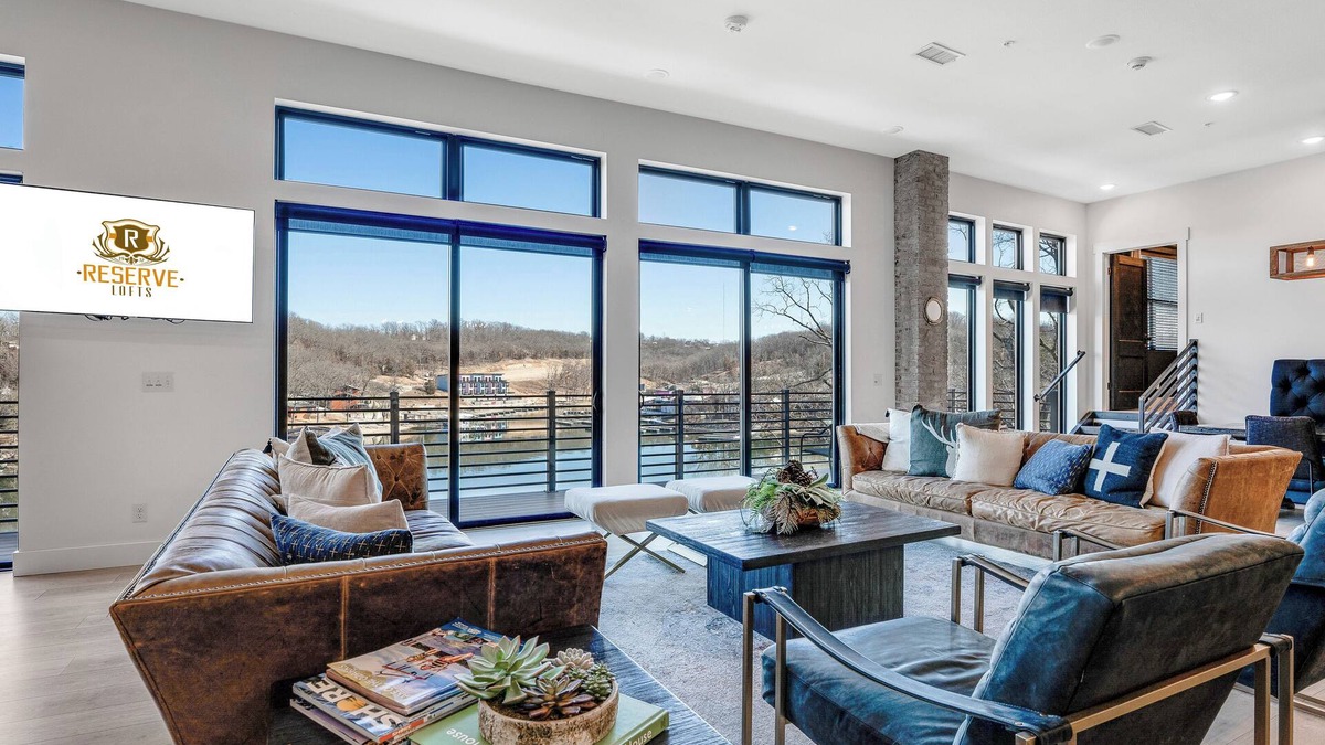 Osage Beach Condo | Lakefront/pool/center of OsageBeach 6 bedroom/5bath Sleeps 14 above 1932 Reserve