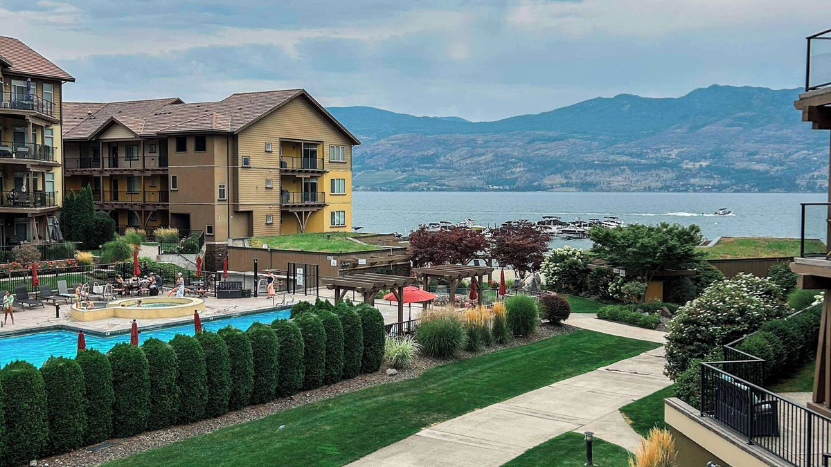 Central Okanagan Condo | *LAKEFRONT + POOL VIEW* 3br/2bath Spacious + Beautiful Condo