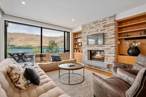 Wanaka Apartment | Lakefront Premier - 3 Bedroom