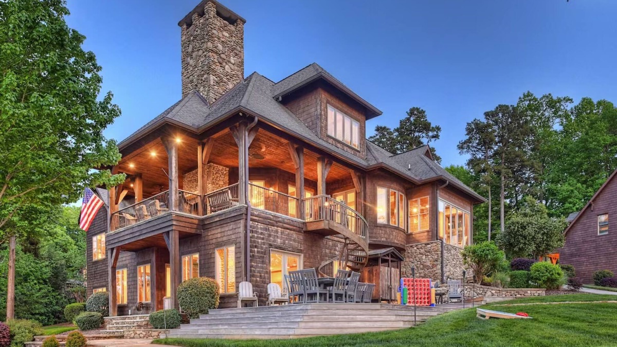 Mount Mourne House | Lakefront, Private Dock+Beach, Game Room | Sunset Shores Resort: The Grand House
