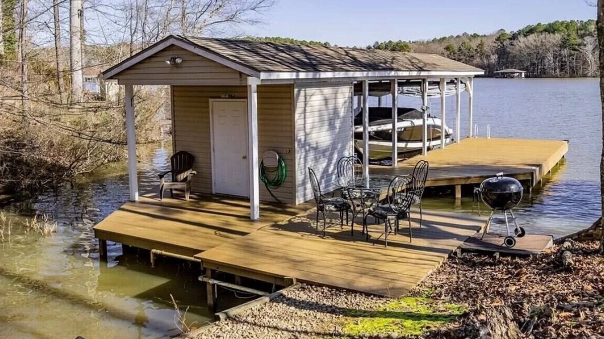Wise House | Lakefront, Private Dock, Quiet Cove- Lake Gaston-nNew Rental as of 2024