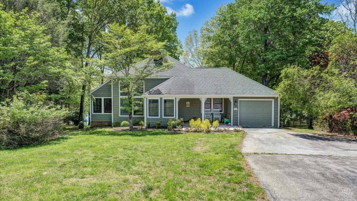 Smith Mountain Lake House | Lakefront, Private Dock,& Hot Tub