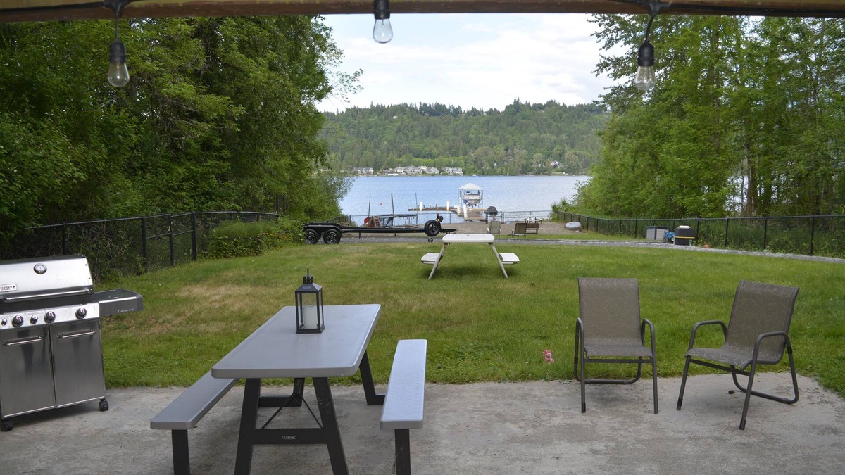 Viewpoint Apartment | Lakefront Private Studio on Lake Sammamish, Redmond near Microsoft and Nintendo
