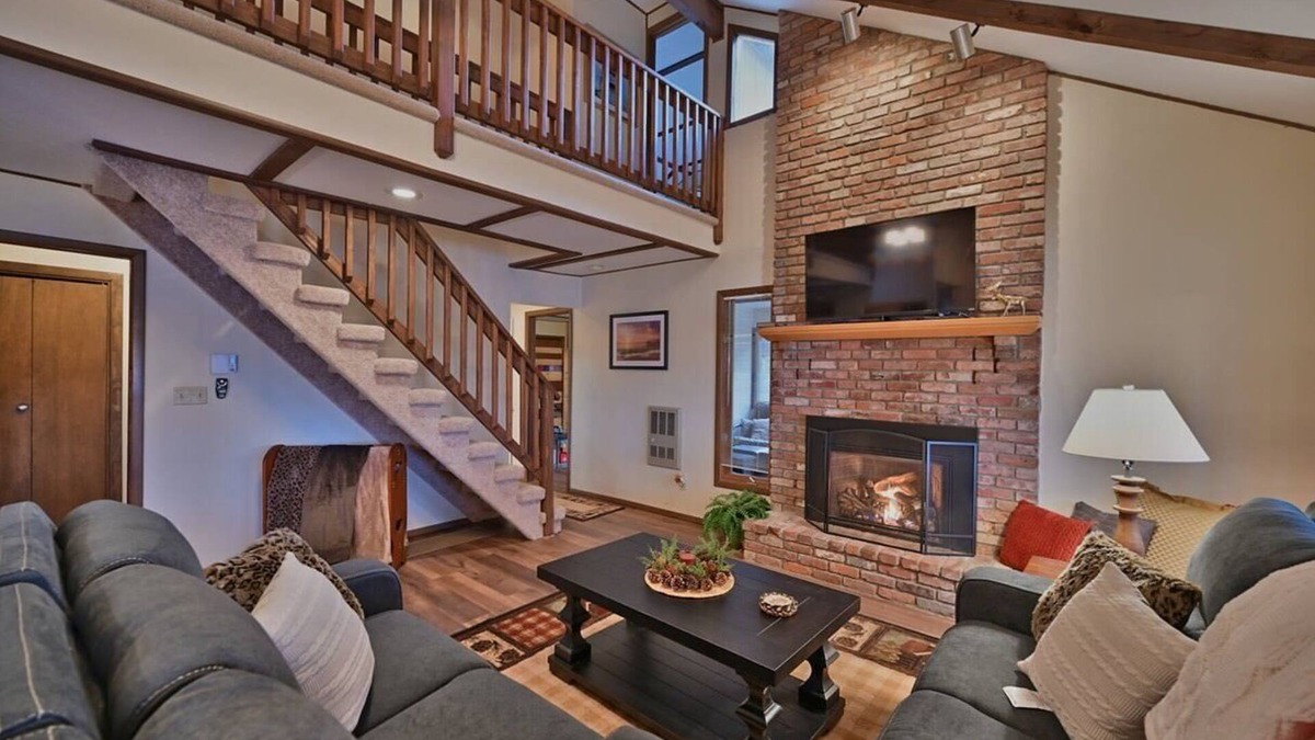 Hamlin House | LAKEFRONT Property "Eagle View" new owners, updated